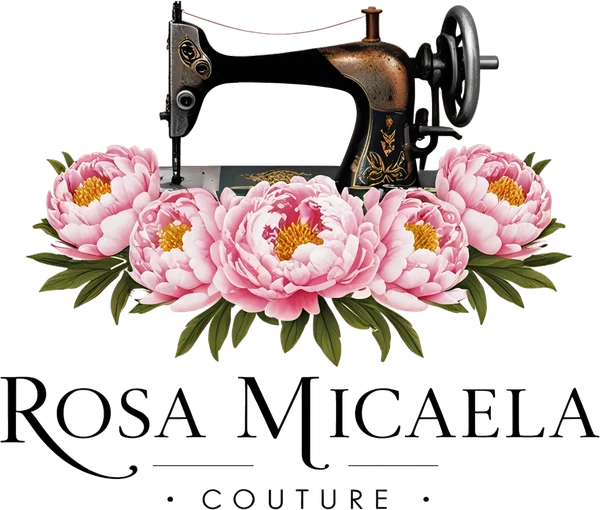 Rosa Micaela Couture: máquina de coser antigua rodeada de peonías rosas